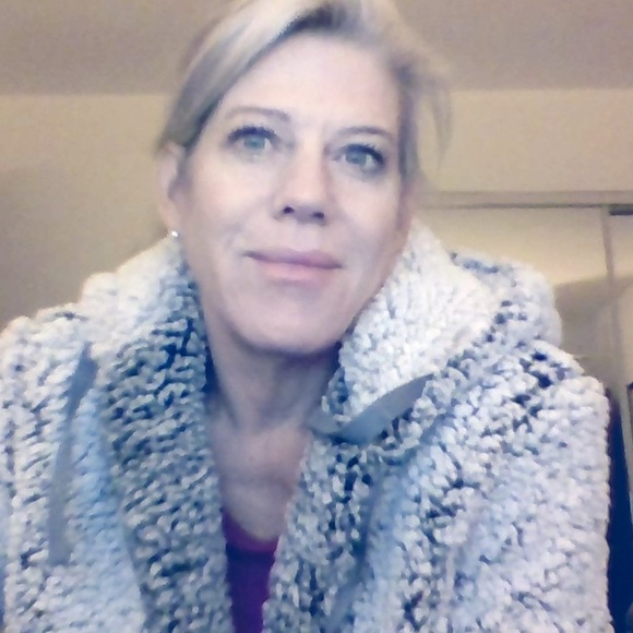 Meet your Posher, Lisa - Picture 1 of 1